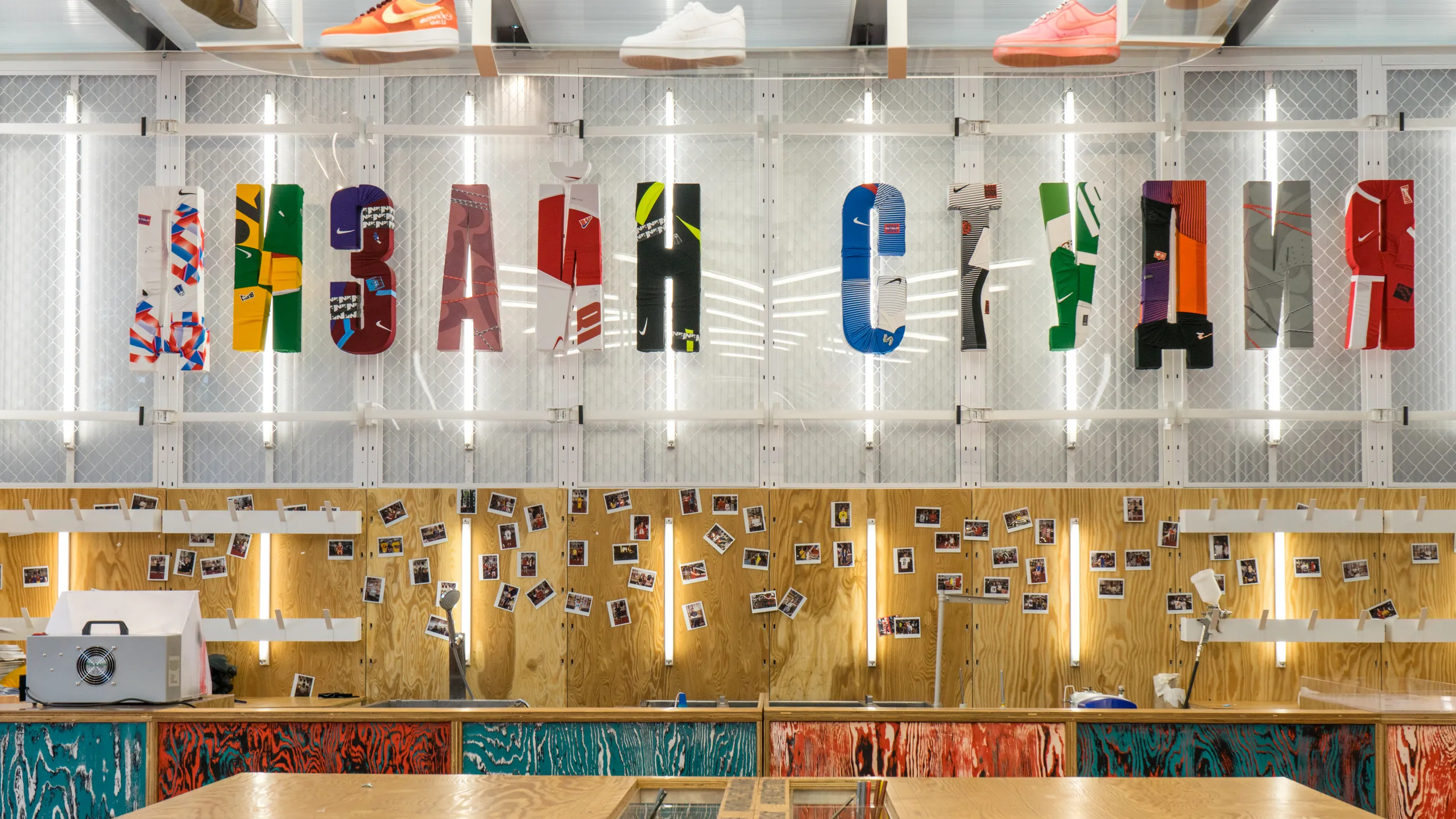 Дизайн студия в Nike Box